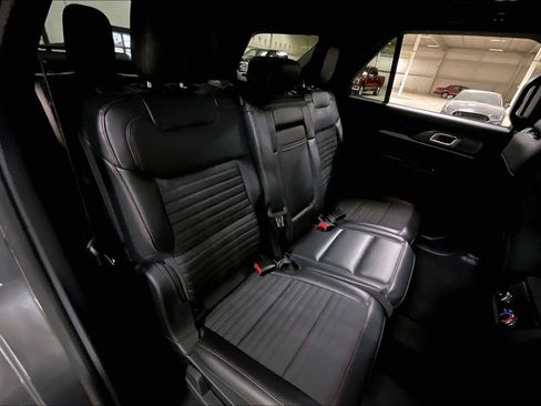 Certified 2025 Ford Explorer ST-Line w/ ST-Line Street Pack image 25