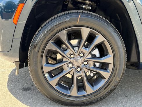 New 2026 Jeep Grand Cherokee Limited AWD/4WD image 12