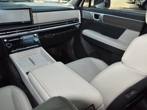 Used 2024 Hyundai Santa Fe Limited FWD image 18