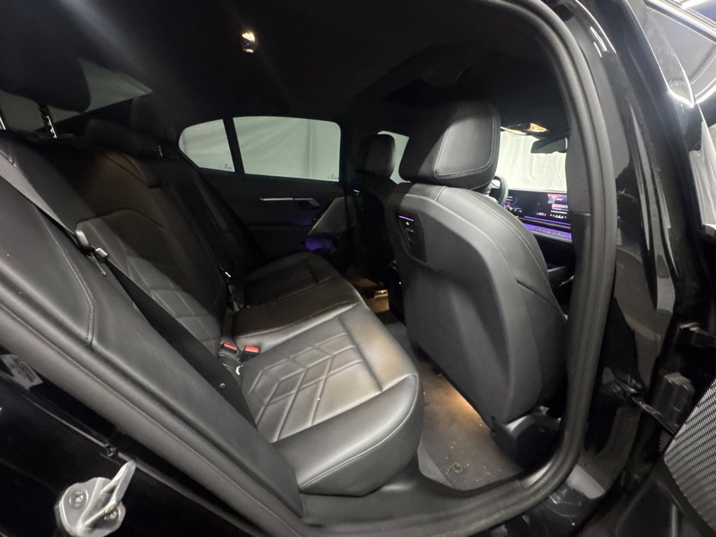 Used 2025 BMW i5 eDrive40i w/ Premium Package RWD image 8