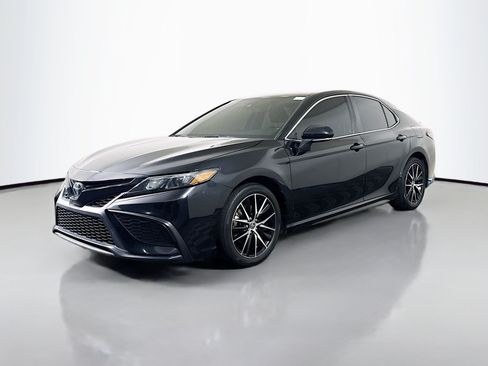 Used 2023 Toyota Camry SE FWD image 4