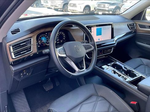 Used 2025 Volkswagen Atlas SE FWD image 14