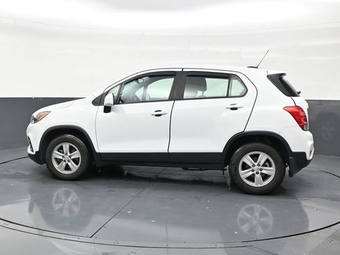 Used 2021 Chevrolet Trax LS AWD/4WD image 2