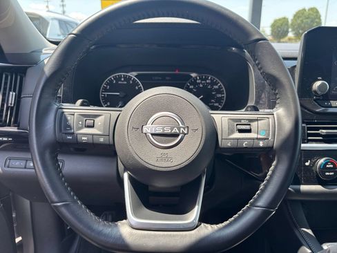 Used 2025 Nissan Pathfinder SV AWD/4WD image 30