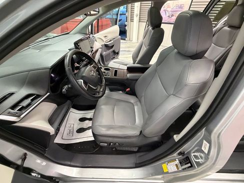 Used 2022 Toyota Sienna XLE image 53