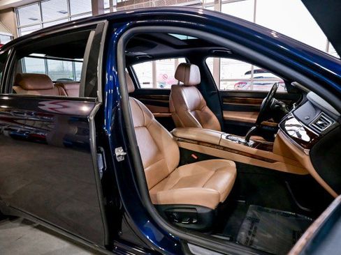 Used 2015 BMW 740Li xDrive image 25