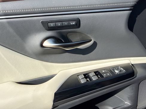 Used 2025 Lexus ES 350 w/ Premium Package FWD image 29