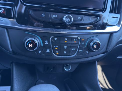 Used 2023 Chevrolet Traverse LT image 17