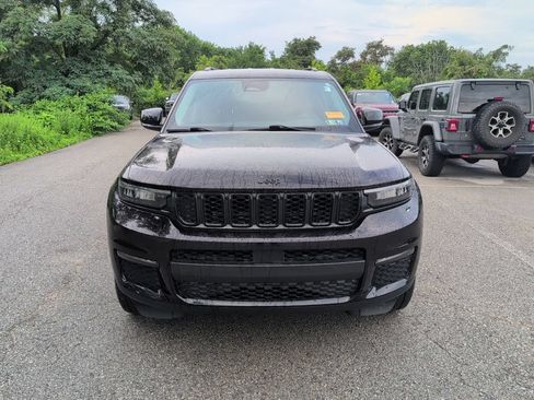 Used 2023 Jeep Grand Cherokee L Limited w/ Black Appearance Package AWD/4WD image 2