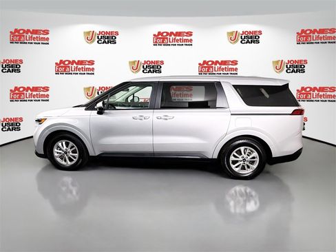 Used 2023 Kia Carnival LX image 14