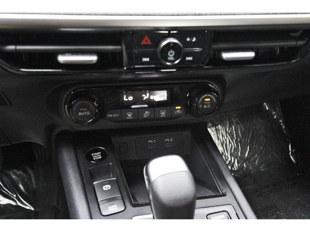 Used 2026 Nissan Kicks SV FWD image 25