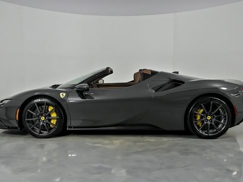Used 2024 Ferrari SF90 Spider image 7