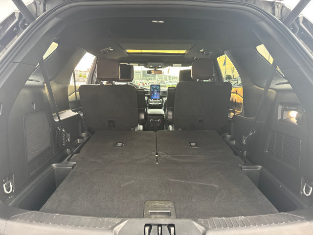 Certified 2023 Ford Explorer Platinum w/ Technology Package AWD/4WD image 9