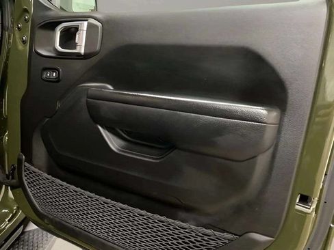Used 2024 Jeep Wrangler Unlimited w/ Convenience Group AWD/4WD image 80