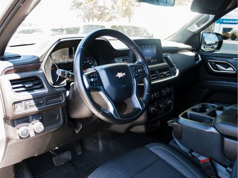 Used 2022 Chevrolet Suburban LS RWD image 8