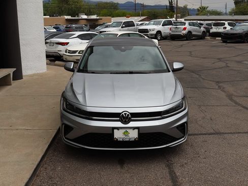 Used 2025 Volkswagen Jetta SE FWD image 15