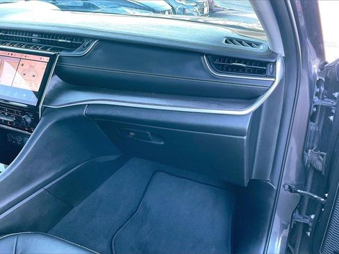 Used 2022 Jeep Grand Cherokee L Limited image 17