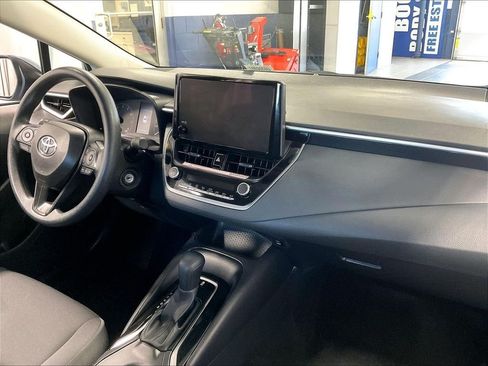 Used 2025 Toyota Corolla LE FWD image 14