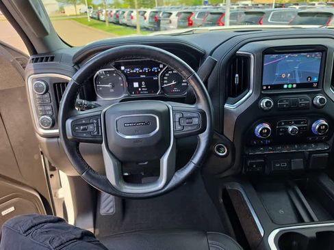 Used 2022 GMC Sierra 1500 Denali w/ Driver Alert Package II AWD/4WD image 11