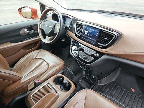 Used 2018 Chrysler Pacifica Limited w/ Tire & Wheel Group image 14