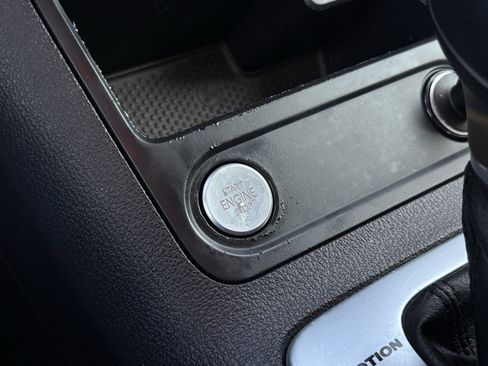 Used 2016 Volkswagen Tiguan S image 6