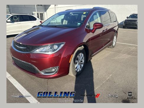 Used 2018 Chrysler Pacifica Touring-L Plus FWD image 1