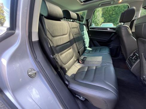 Used 2013 Volkswagen Touareg Executive AWD/4WD image 40