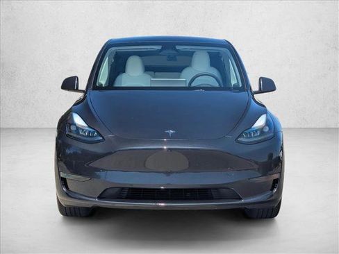 Used 2024 Tesla Model Y 2WD image 2