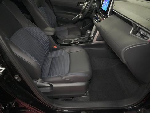 Certified 2024 Toyota Corolla Cross XSE image 30