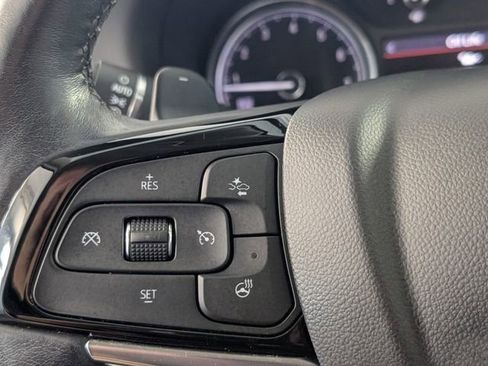 Used 2023 Buick Enclave Essence image 25