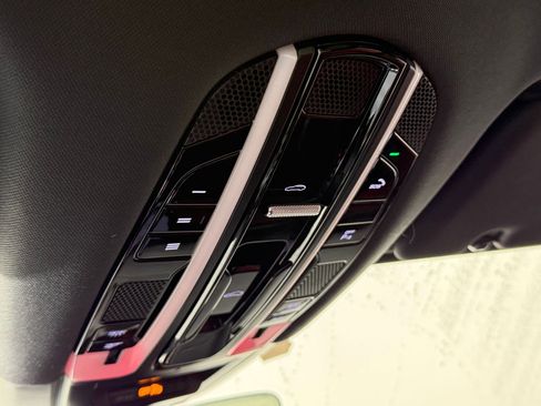 Used 2021 Porsche Cayenne image 27