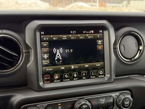 Used 2023 Jeep Gladiator Overland image 21