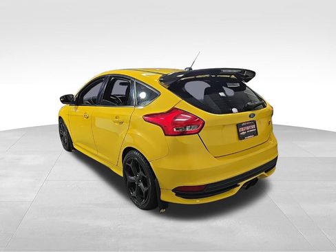 Used 2017 Ford Focus ST FWD image 9