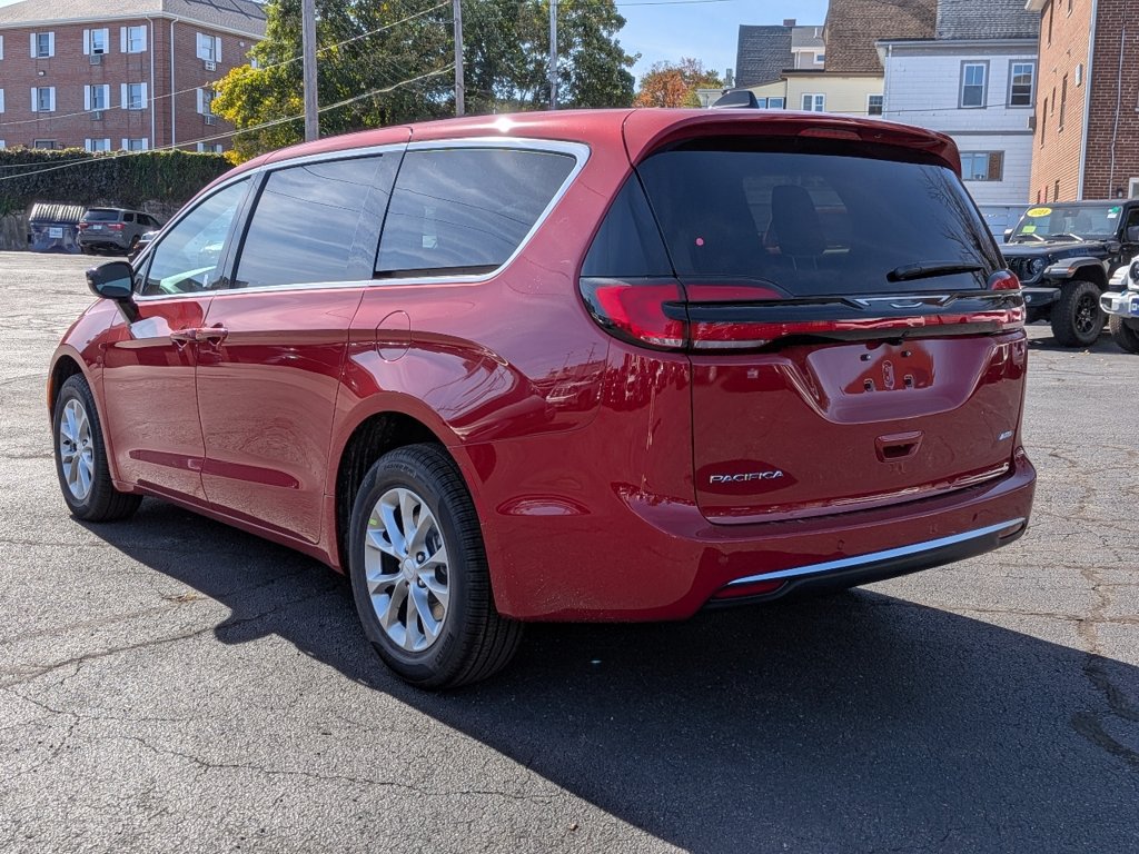 New 2027 Chrysler Pacifica Select AWD/4WD image 3