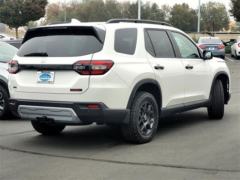 New 2025 Honda Pilot TrailSport image 4