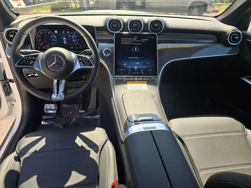 Used 2026 Mercedes-Benz GLC 300 image 23