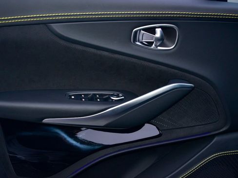 Used 2023 Aston Martin DBX image 19