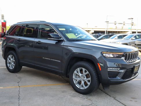 Used 2023 Jeep Grand Cherokee Limited image 4