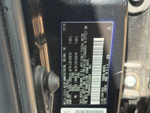 Used 2025 Toyota Highlander LE FWD image 31