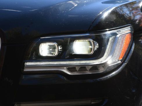 Used 2022 Lincoln Navigator L 4WD image 4