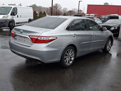 Used 2017 Toyota Camry XLE w/ Moonroof Package image 9
