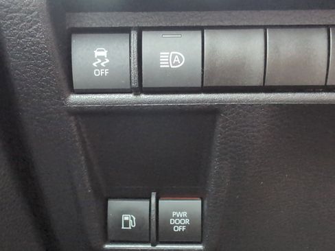Certified 2026 Toyota Sienna XLE FWD image 36