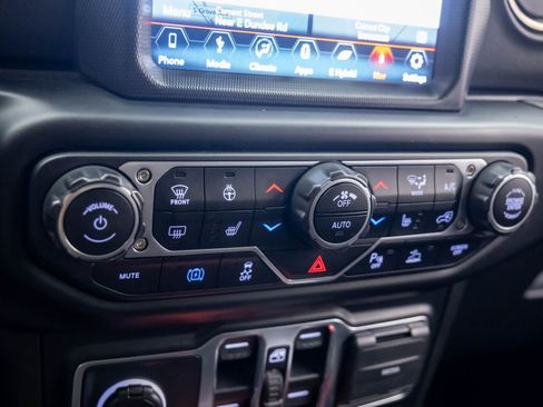 Used 2021 Jeep Wrangler Unlimited Sahara image 25