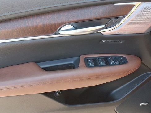 Certified 2025 Cadillac XT5 Sportv w/ Technology Package image 15