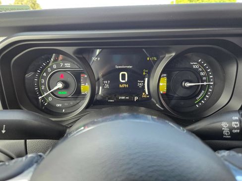 Used 2025 Jeep Wrangler Unlimited Sahara w/ Safety Group AWD/4WD image 20