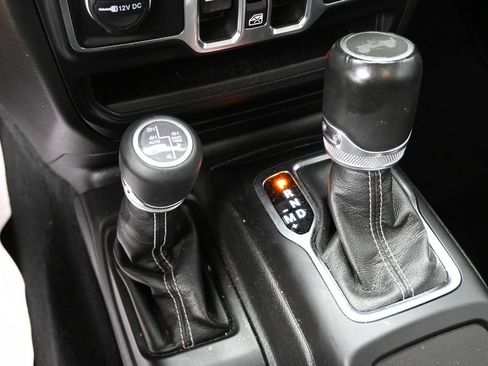 Used 2023 Jeep Wrangler Unlimited Sahara w/ Cold Weather Group AWD/4WD image 30