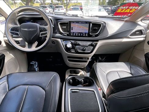 Used 2020 Chrysler Pacifica Limited image 15