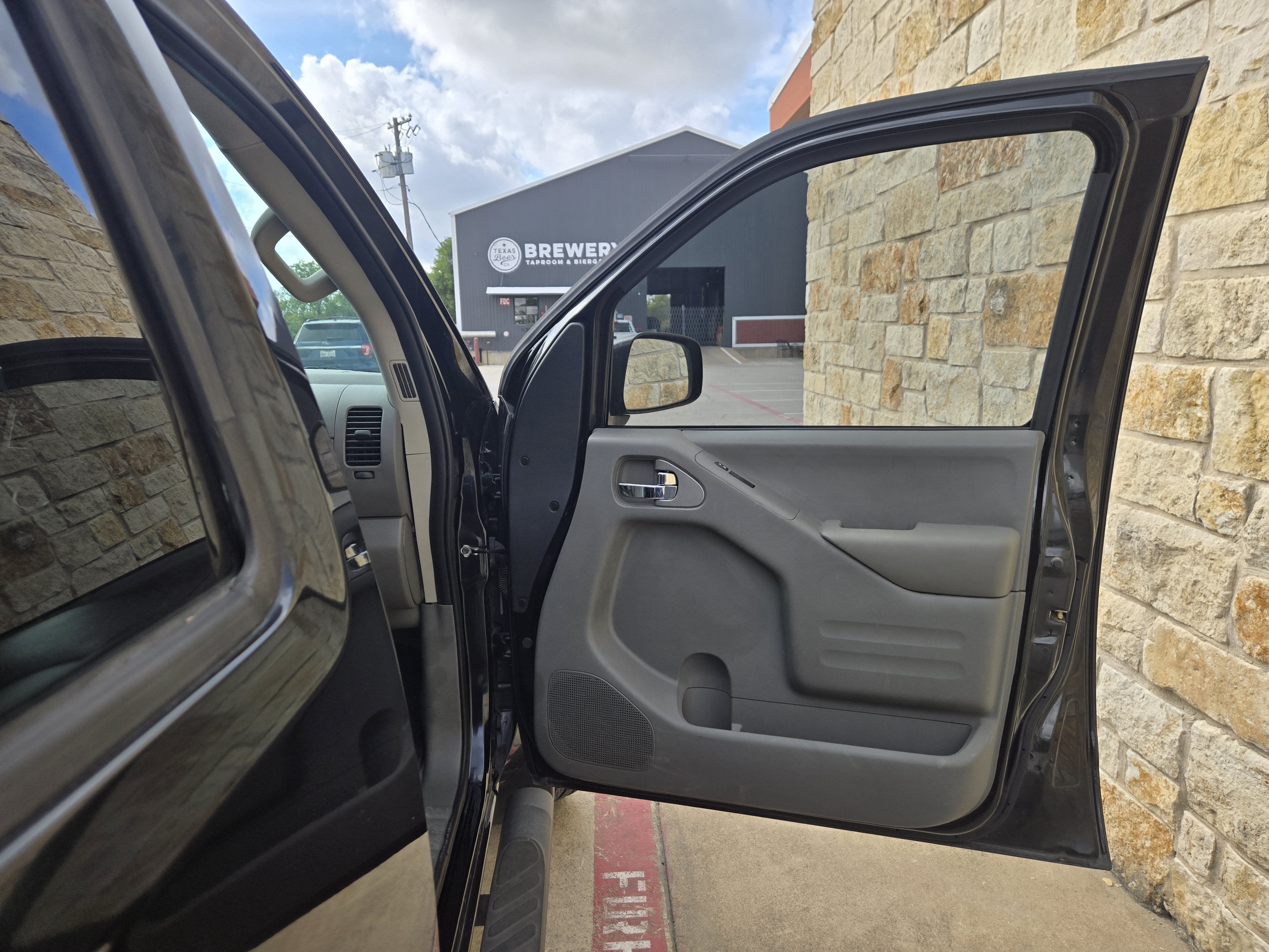 Used 2018 Nissan Frontier SV w/ Value Truck Package AWD/4WD image 8