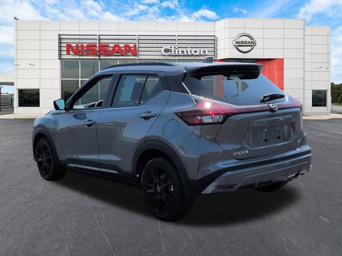 Used 2023 Nissan Kicks SR w/ SR Premium Package FWD image 5