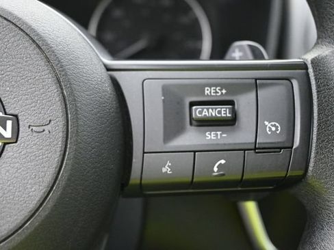Used 2024 Nissan Rogue S AWD/4WD image 18